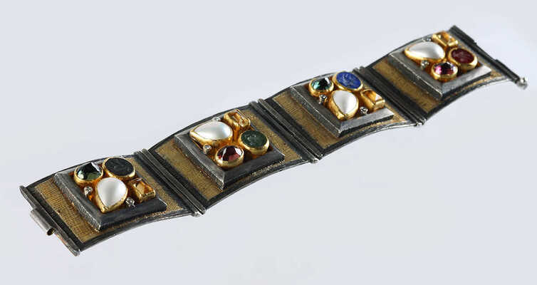 Браслет из золота 750 пробы и серебра 925 пробы общим весом 120,61 грамма